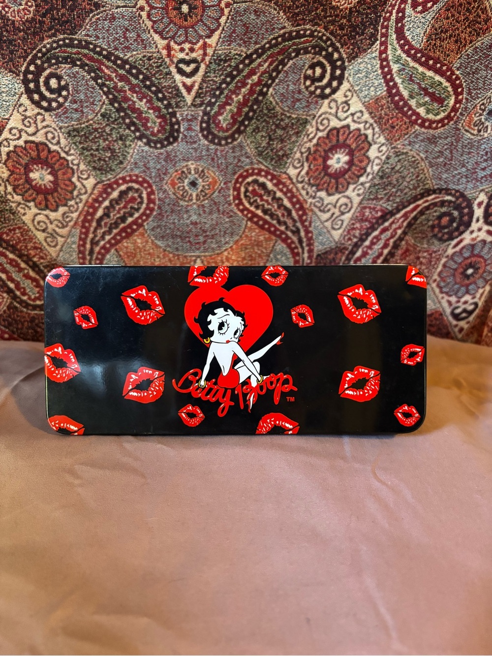 Betty Boop Black Tin with Red Lip Kiss Design